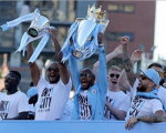 CĐV Man City ăn mừng chức vô địch Premier League mùa giải 2017/18.